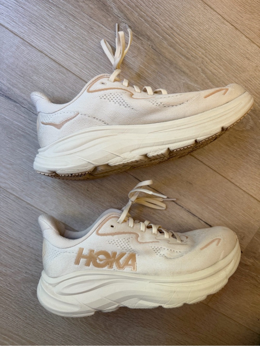 Hoka Clifton 10, vanilla/birch, women’s size 9
